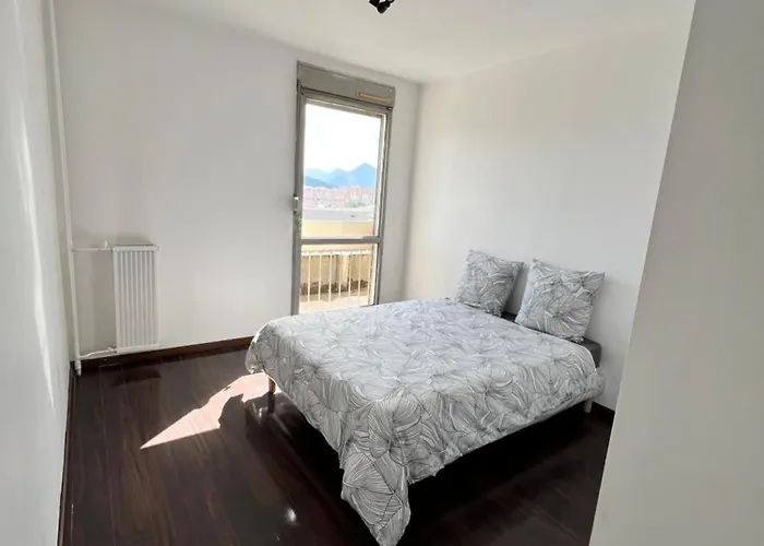 ~ Ecole D'architecture ~ Grand-place גרנובל