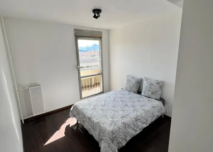 ~ Ecole D'architecture ~ Grand-place גרנובל